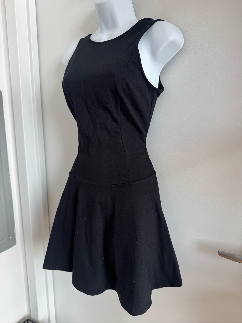 Women's Black Sleeveless Open Back Fit-and-Flare Dress - Picture 4 of 6
